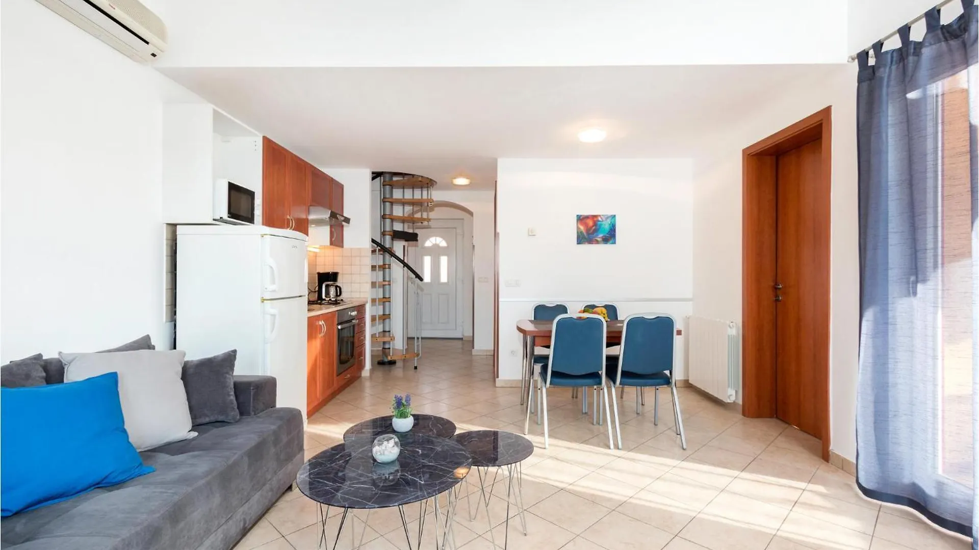 Cozy Apartment In Volme With Kitchen Banjole